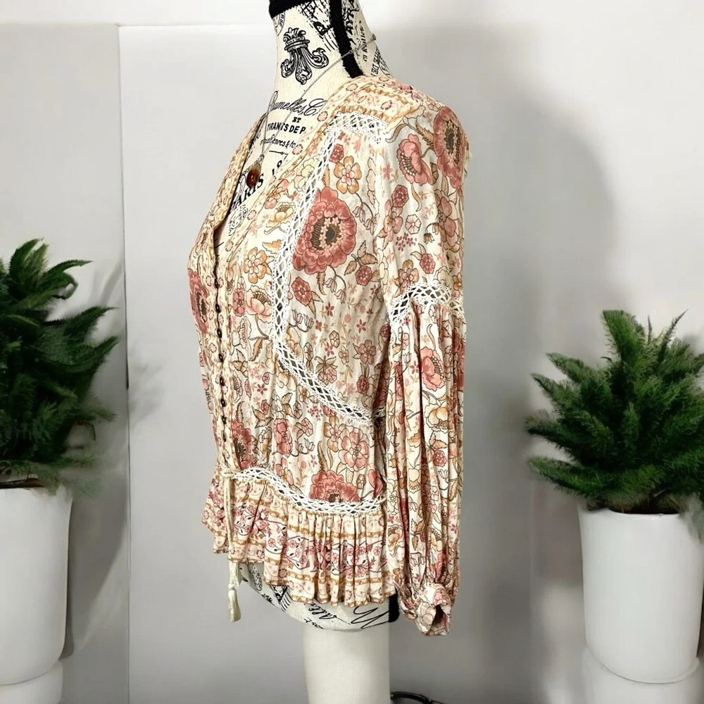 Spell and the Gypsy Zahara Blouse - Picture 7 of 12